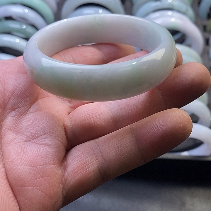 翡翠未镶嵌手镯8、正