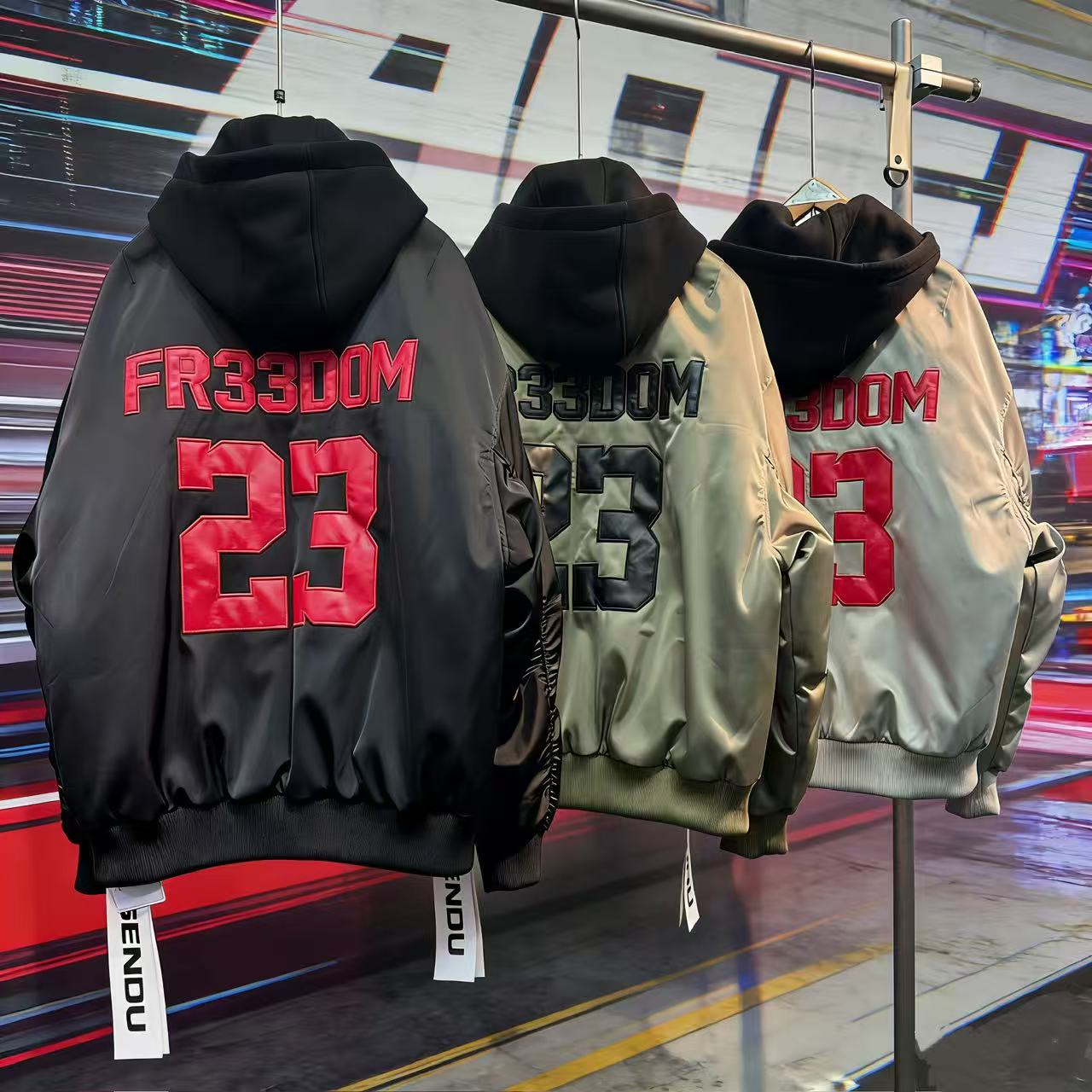 303-305潮牌23大牛重工刺绣拼接男女同款羽绒服字母公牛图案