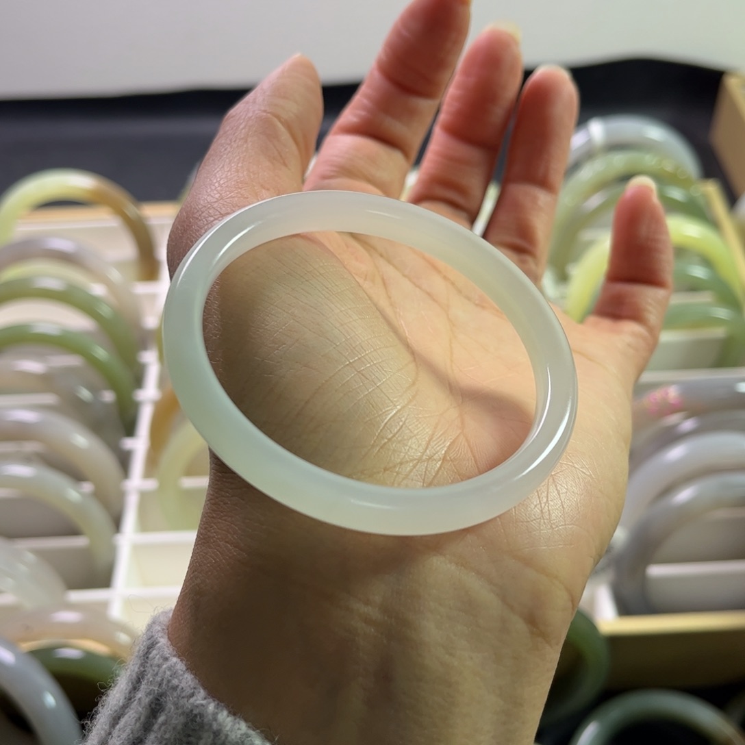 和田玉手镯55圈口未镶嵌