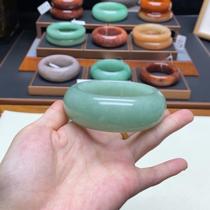 陳***姐石英质玉（非洲翠）合金舍