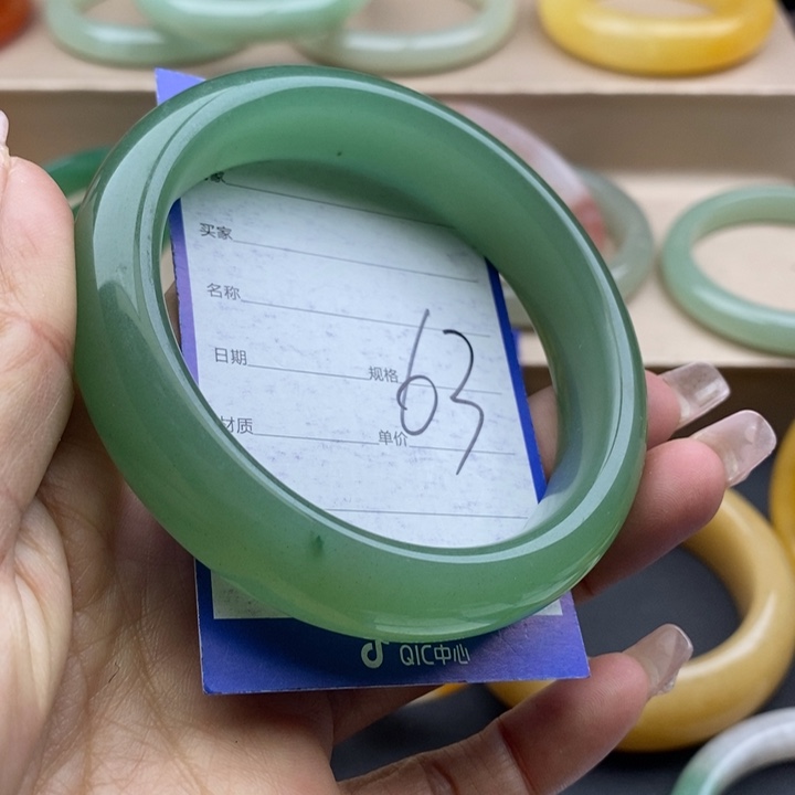 石英质玉手镯未镶嵌