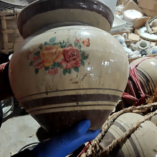 摆件盘子碗茶壶啥都有