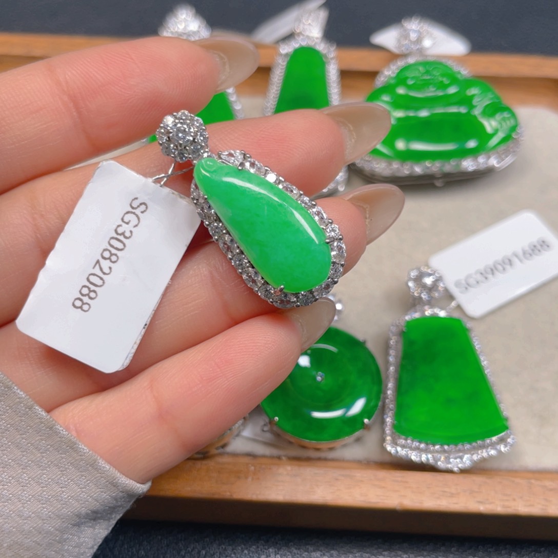 颈饰银S925镶嵌翡翠