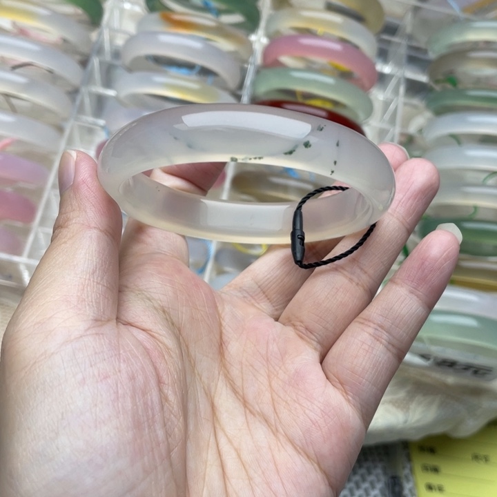 玛瑙/玉髓未镶嵌手镯58圈口