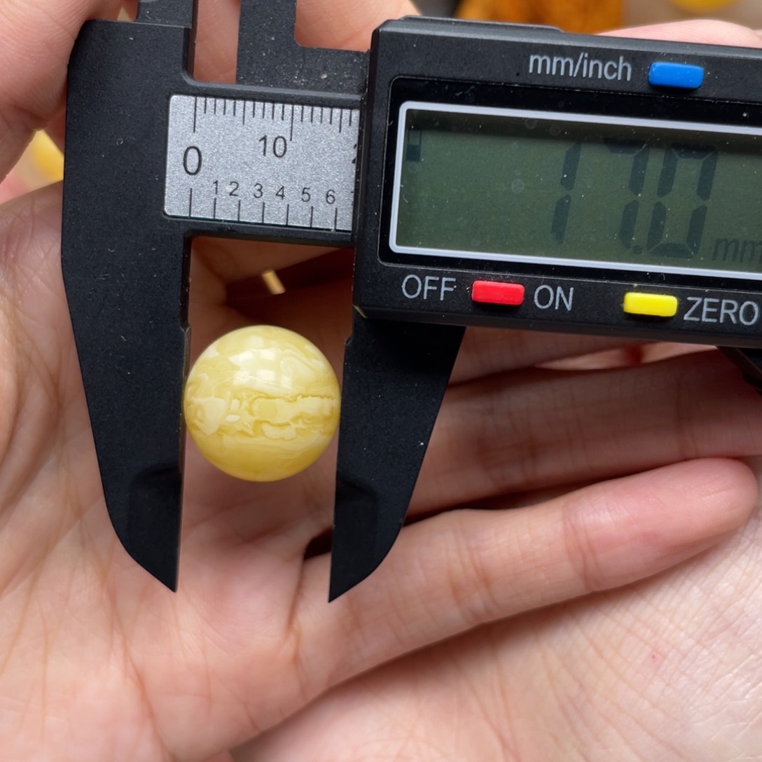 未镶嵌琥珀珠宝奇石