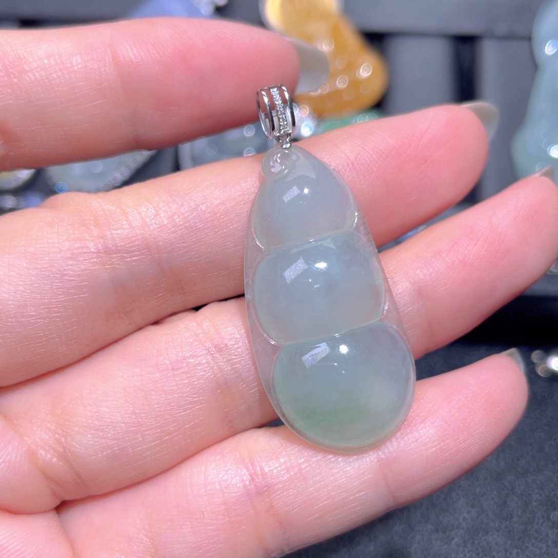 颈饰18K金镶嵌翡翠翡翠