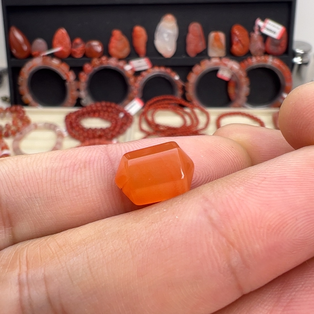 南红玛瑙未镶嵌颈饰六棱珠