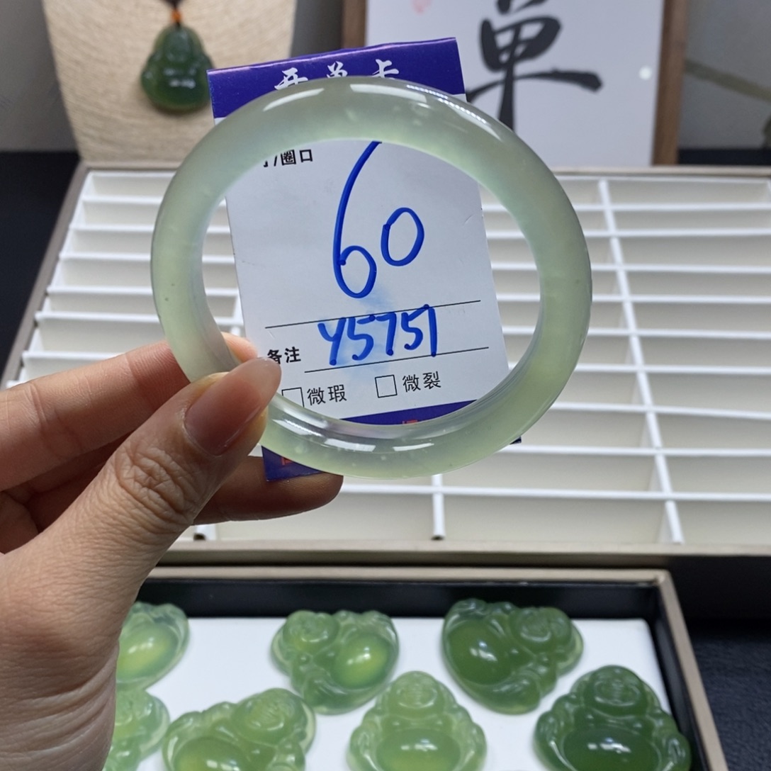 蛇纹石玉手镯未镶嵌