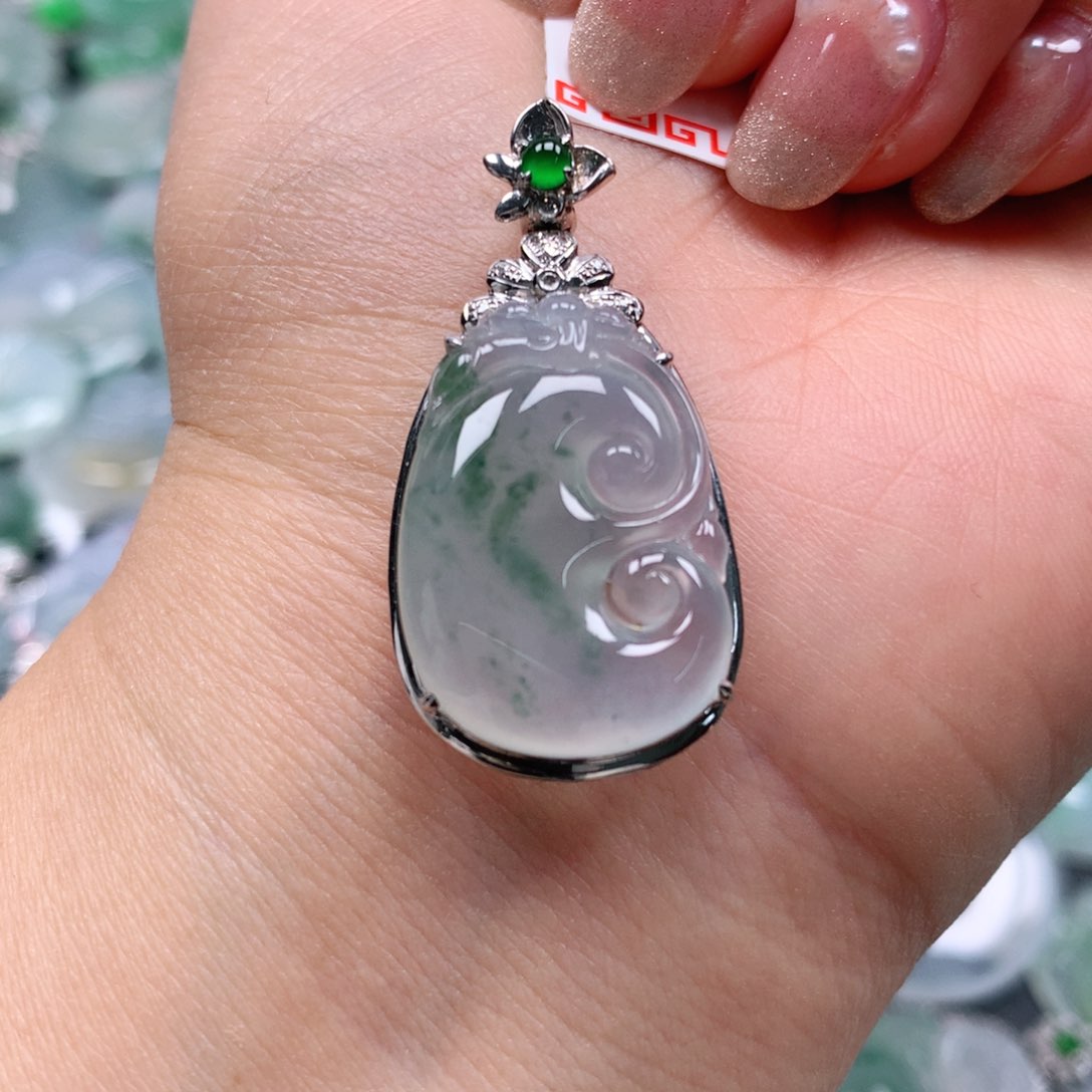 翡翠颈饰18K金镶嵌天然翡翠