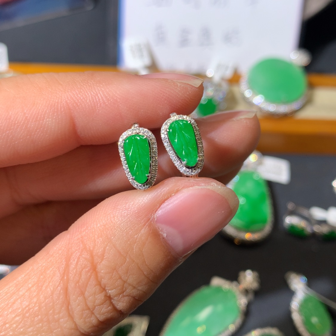 【闪购商品】翡翠吊坠(不含链)18K金镶嵌翡翠耳扣