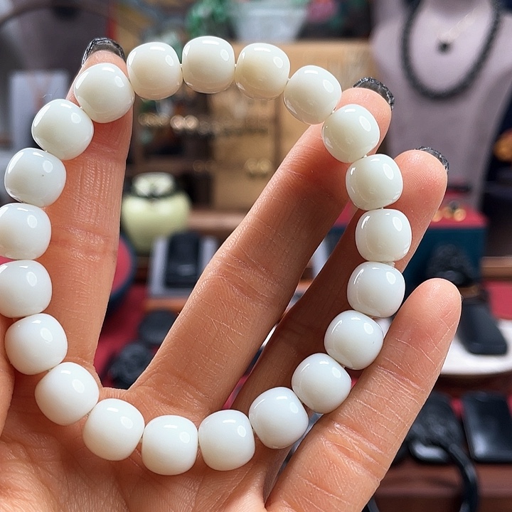 和田玉手串未镶嵌卡10福利