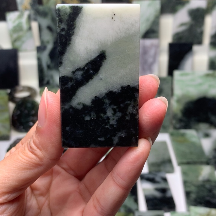 独山玉颈饰未镶嵌