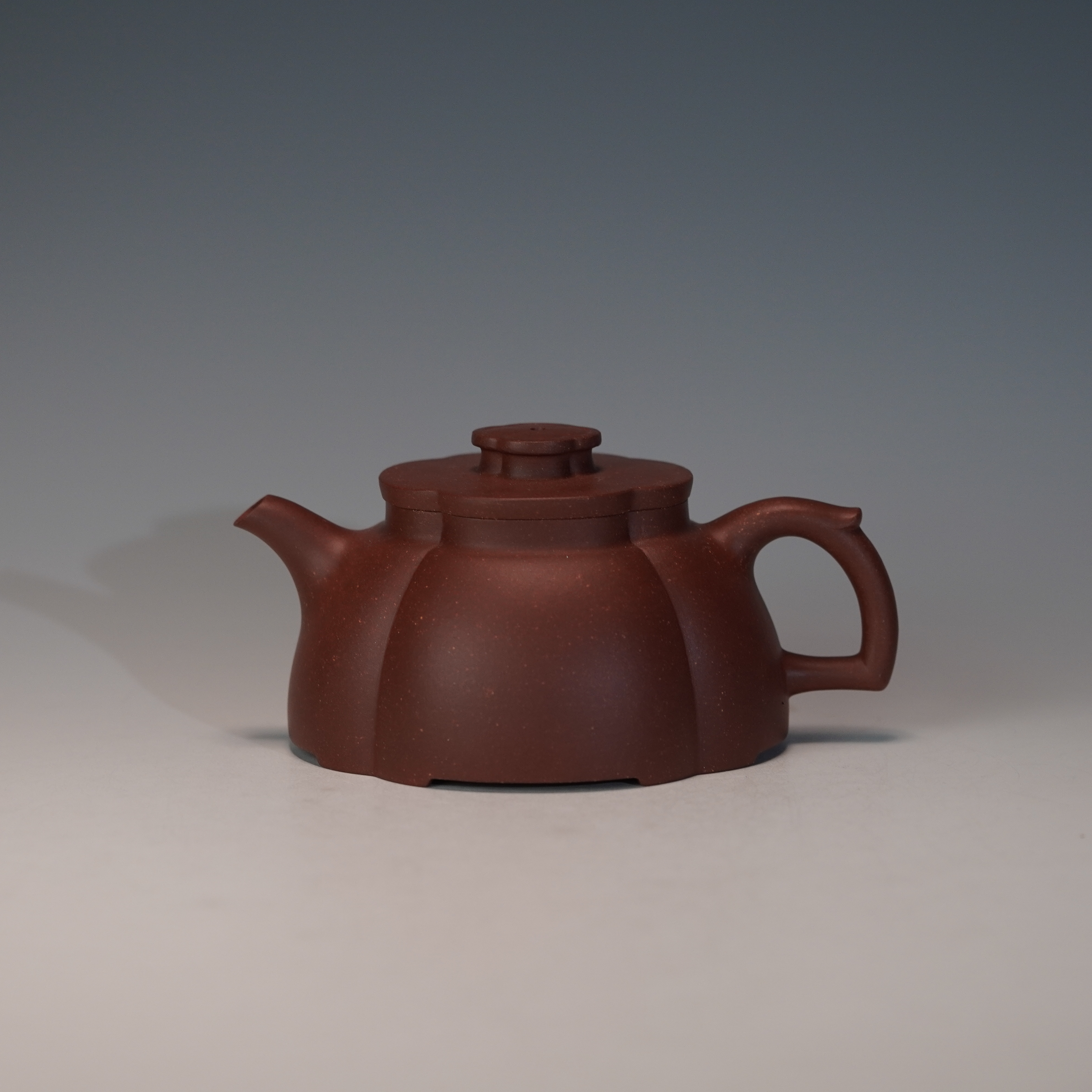 lot.22432 张海燕 底槽清紫玉案壶 170cc