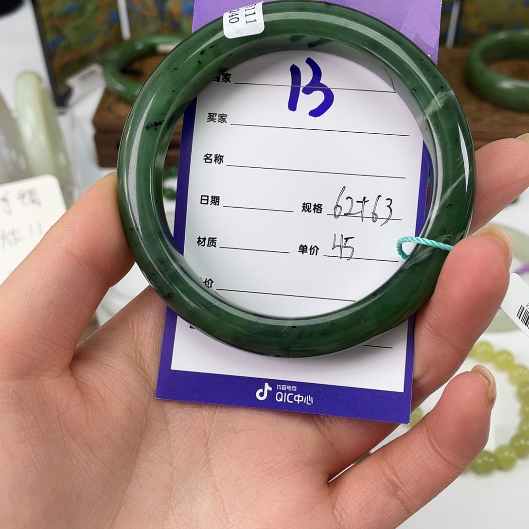 刘***和田玉未镶嵌手镯