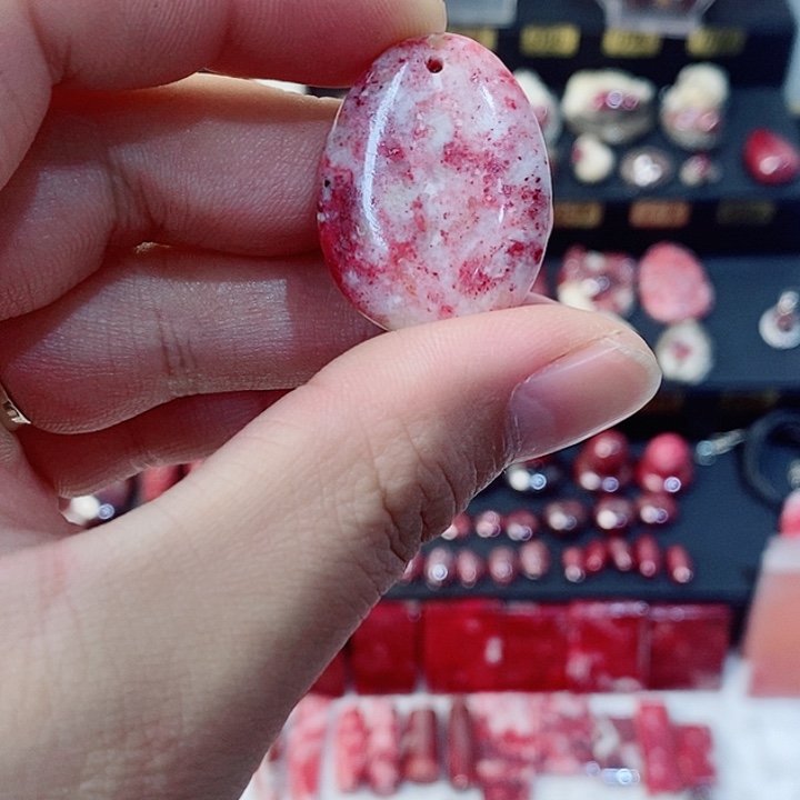 天然辰砂天然朱砂吊坠8