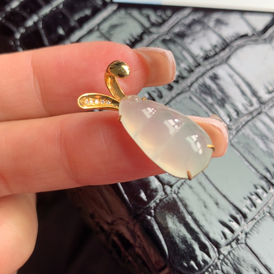 翡翠颈饰18K金镶嵌翡翠