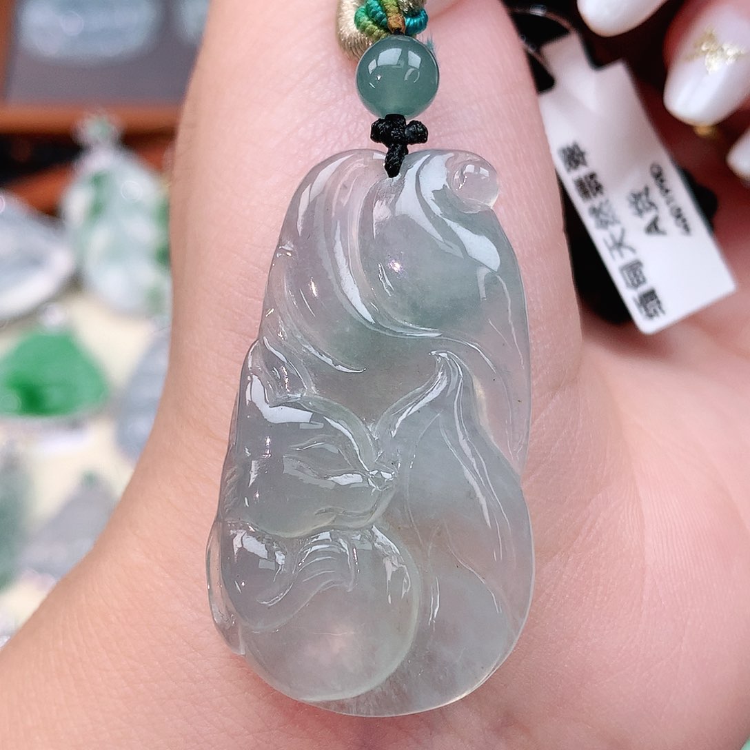 颈饰未镶嵌翡翠九尾狐