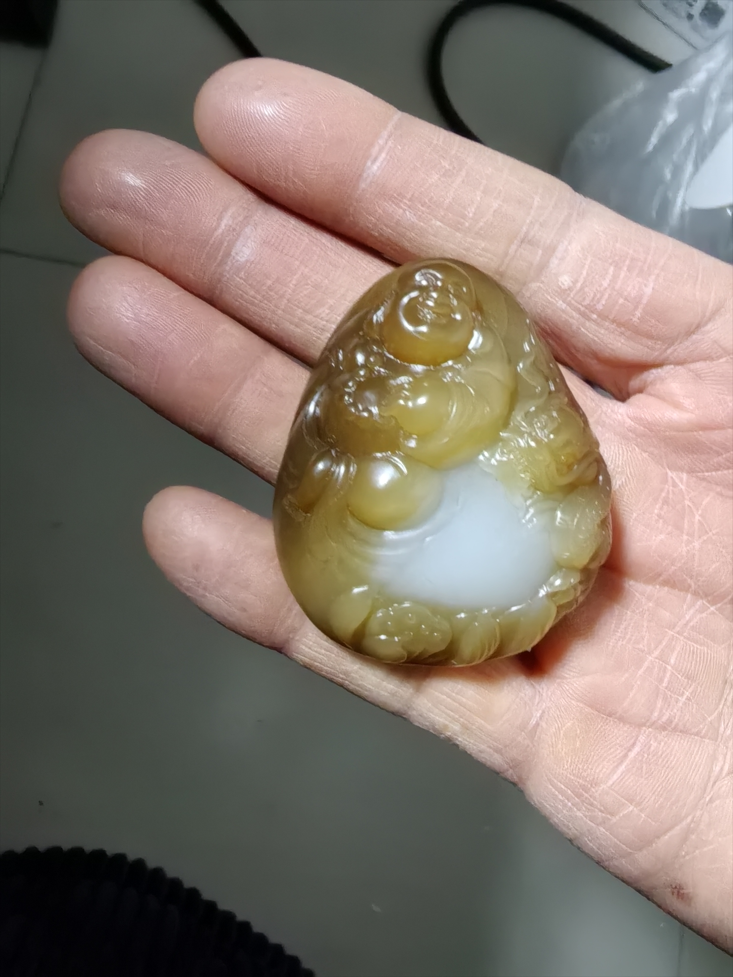 和田玉精美糖玉吊坠