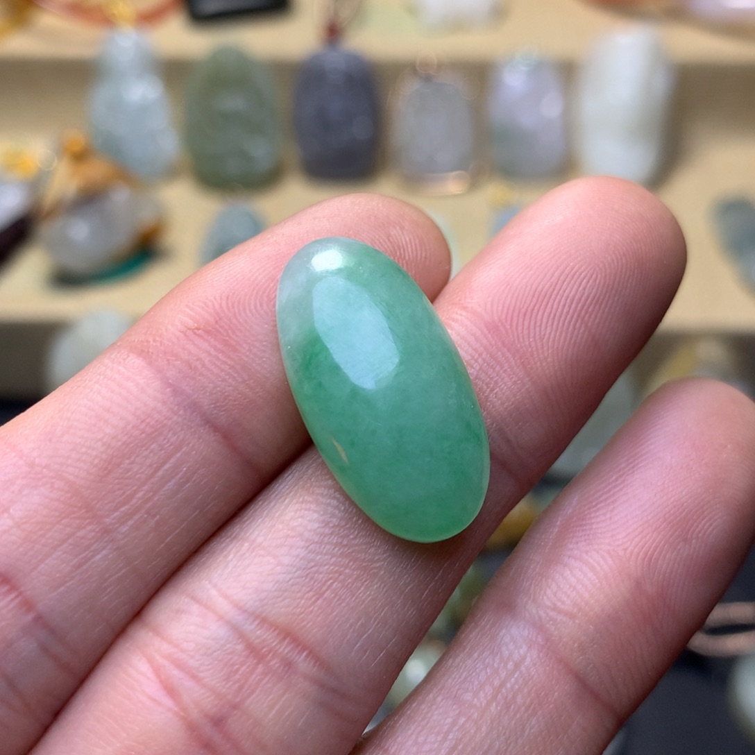 颈饰未镶嵌翡翠蛋面