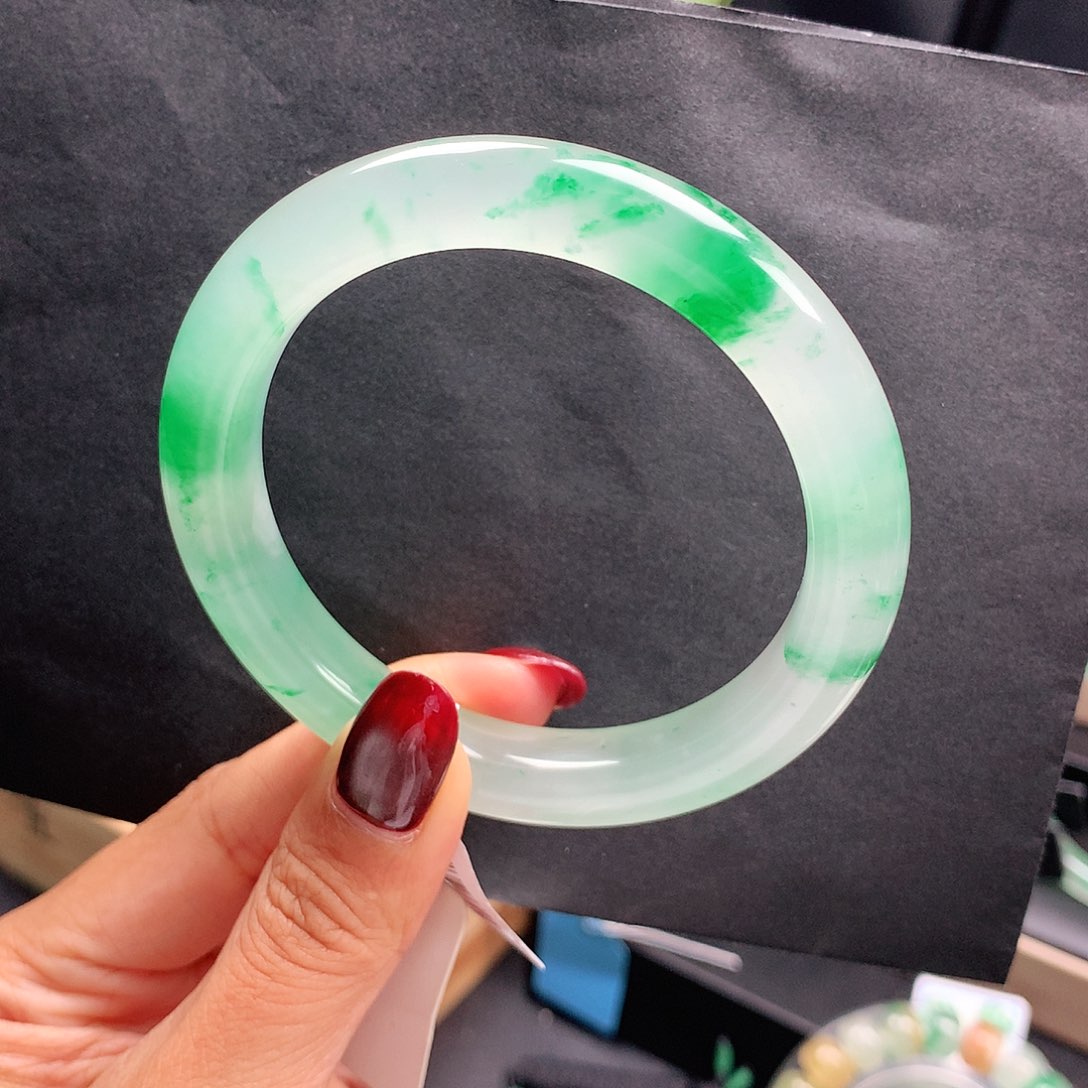 红***雪未镶嵌手镯56石英质玉