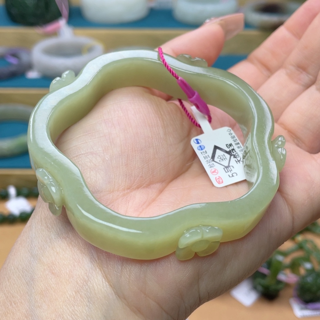 和田玉未镶嵌手镯60圈口。 编号20