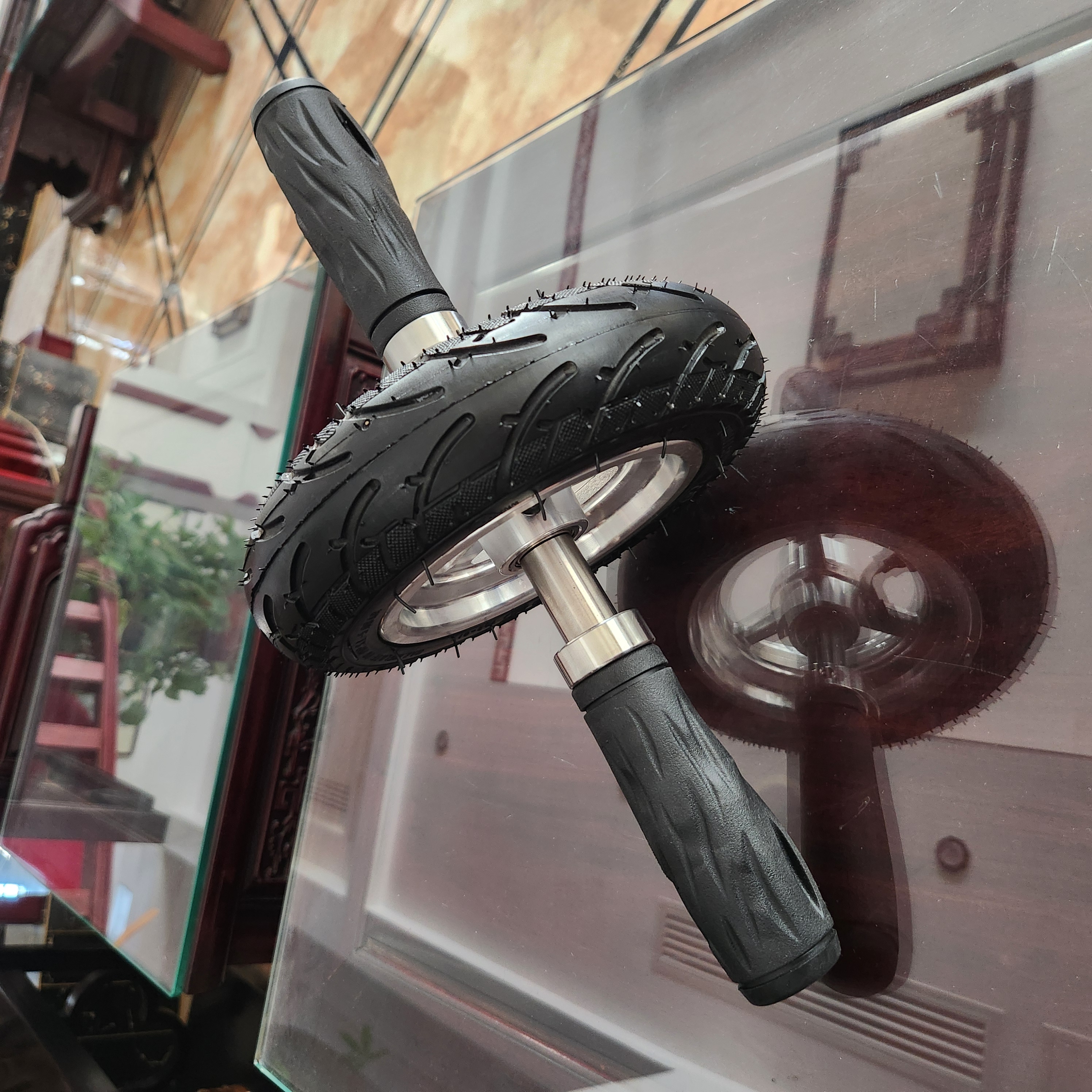 健腹轮真空胎铝合金轮毂直径20厘米，宽5厘米不锈钢手柄单边长度17