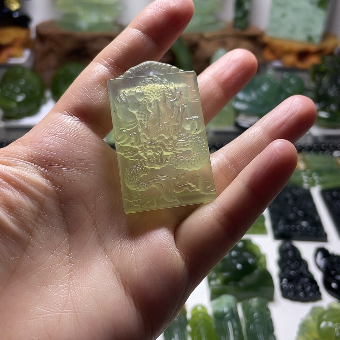未镶嵌蛇纹石玉颈饰