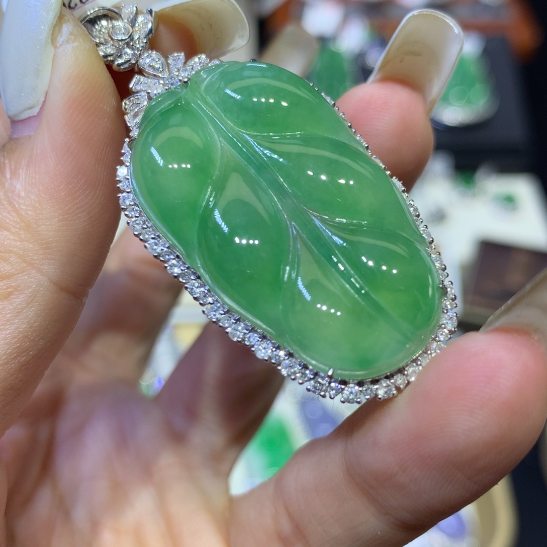 翡翠18K金镶嵌颈饰