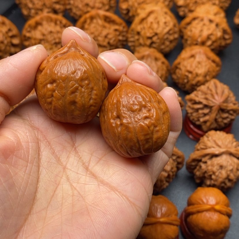 【闪购商品】文玩核桃把件糖三角