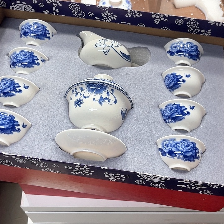孤品茶具套装等。      