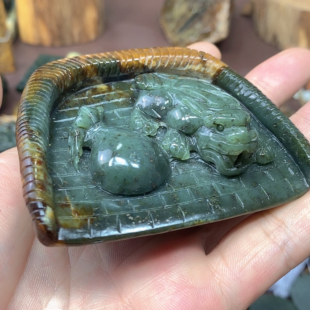 岫岩河磨玉（透闪石质玉）未镶嵌珠宝奇石