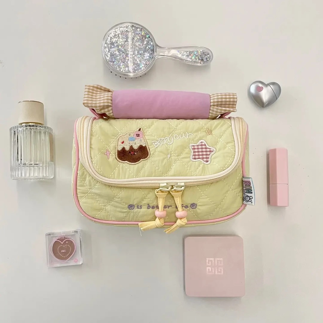 马卡龙撞色甜心蝴蝶ins可爱大容量学生少女心收纳袋化妆包手提包