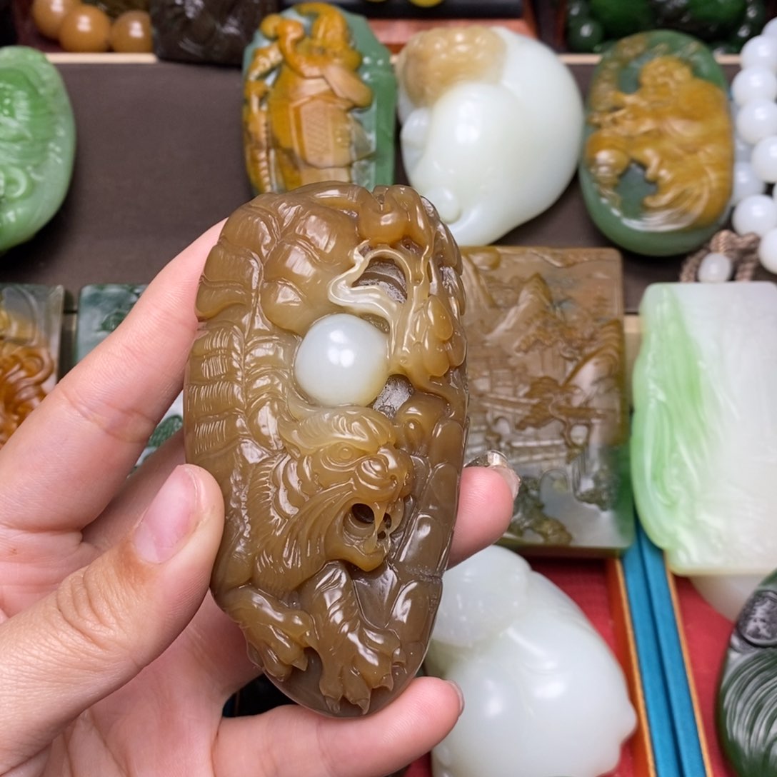 和田玉颈饰未镶嵌玉*