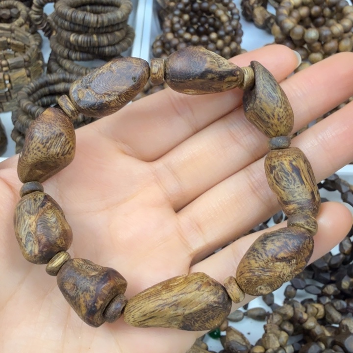 沉香手串沉香绿奇楠树丁留疤九九分节油 15