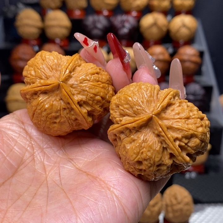 文玩核桃把件古龙三楞42号