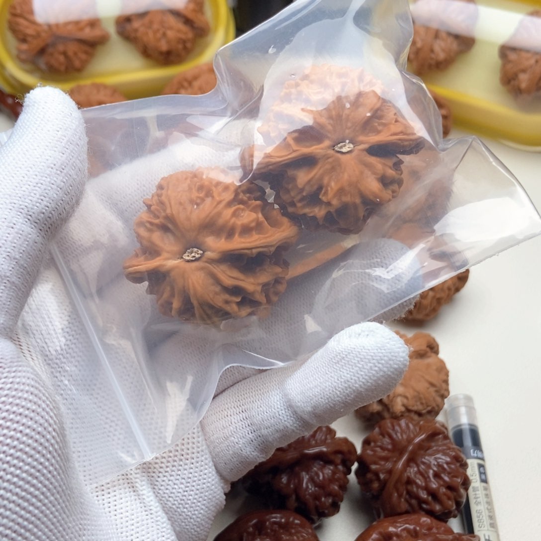 文玩核桃把件O**、龙鳞