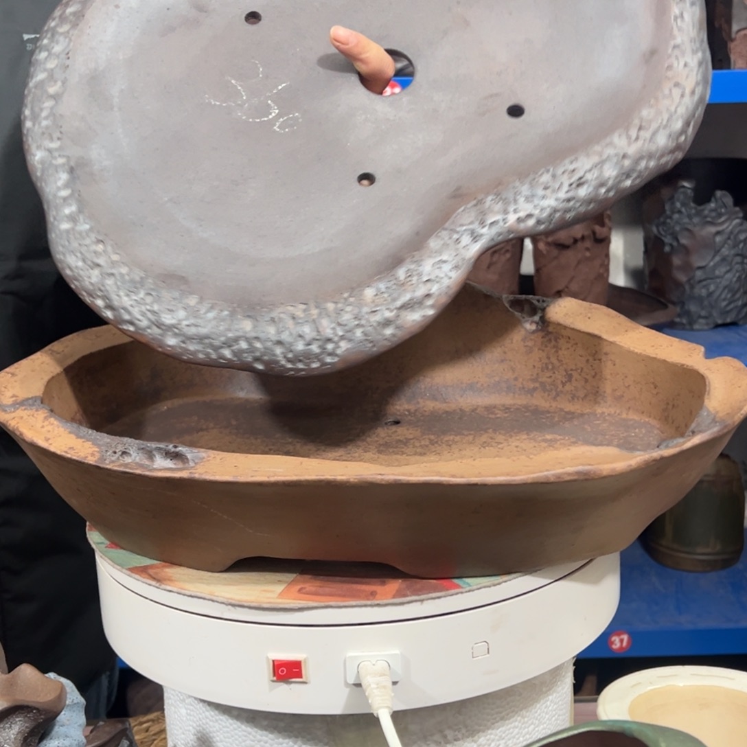 紫砂花盆全手工制作工艺精湛