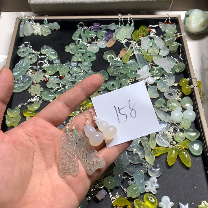 范***辈蛇纹石玉合金耳钉