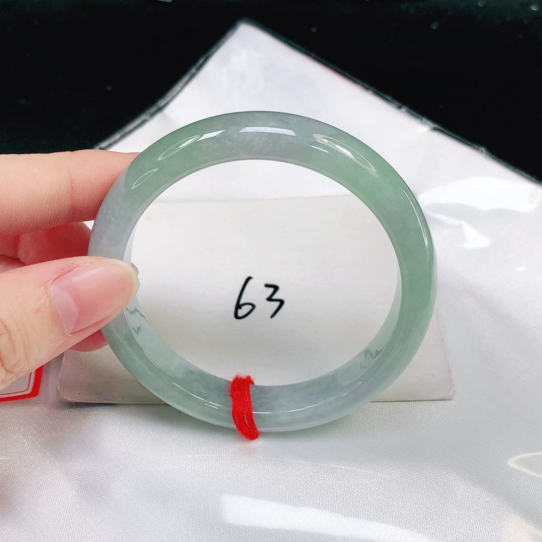 翡翠手镯未镶嵌翡翠手镯未镶嵌