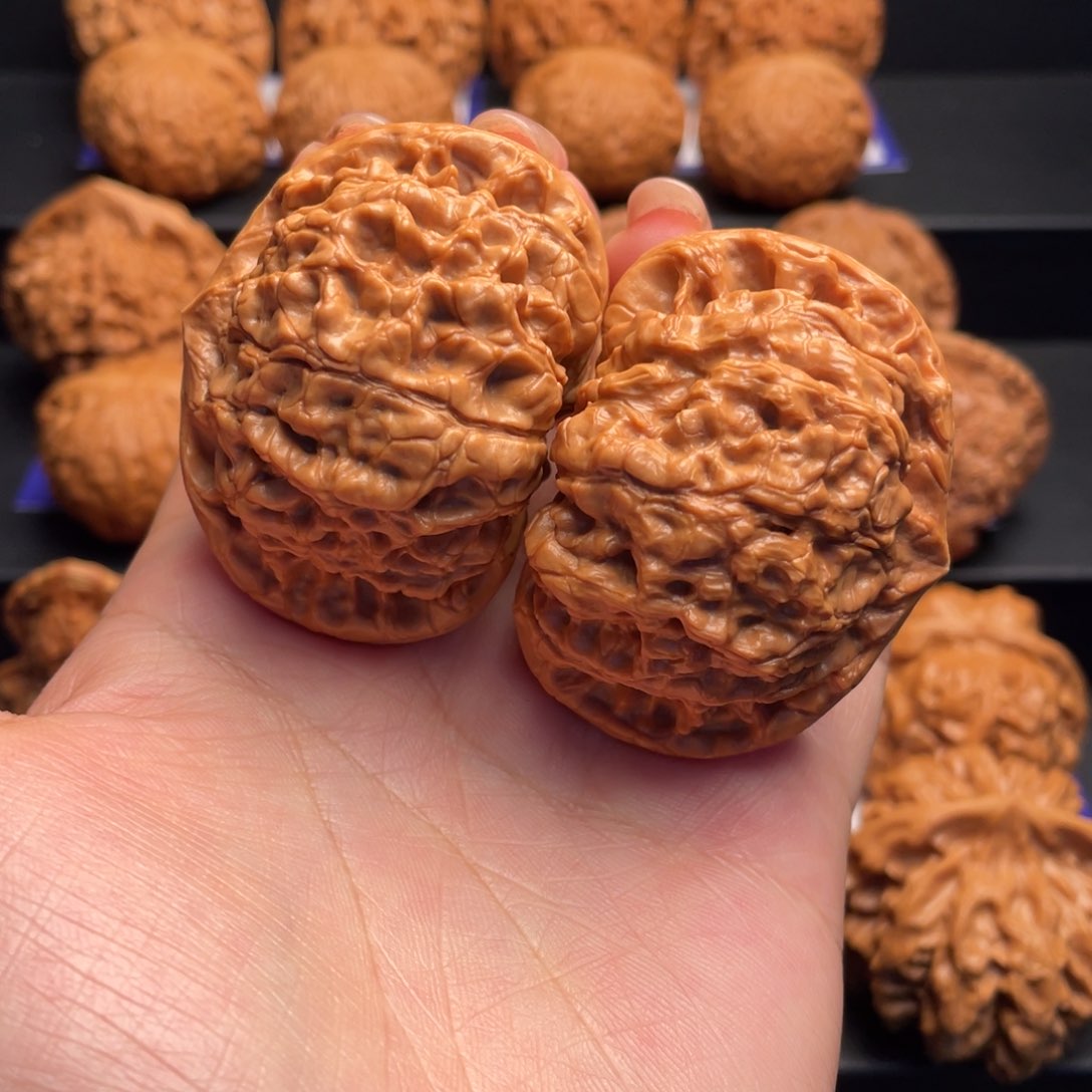 文玩核桃把件52官帽身上有修