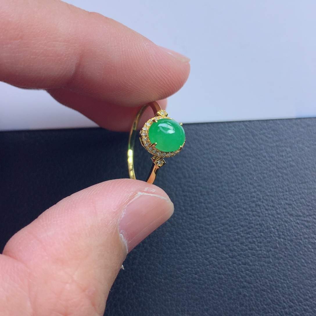 翡翠颈饰未镶嵌戒指