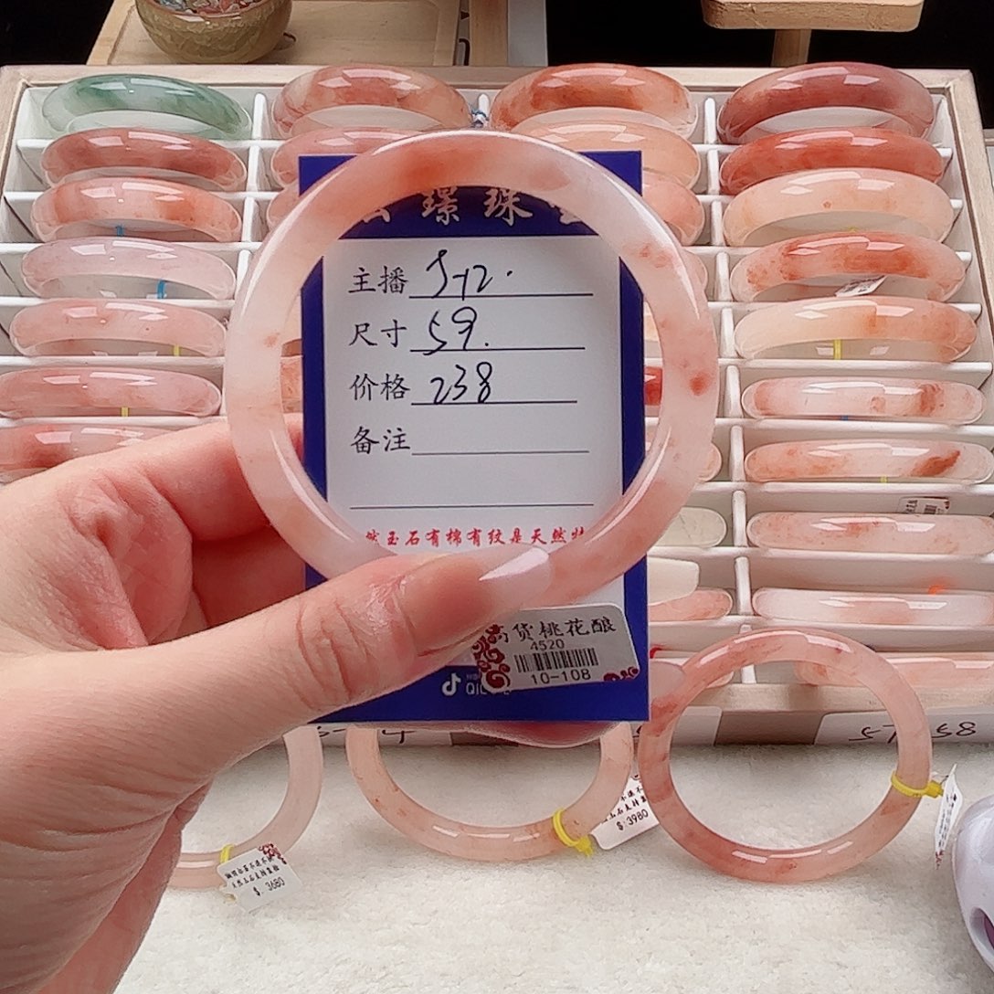 未镶嵌手镯石英质玉