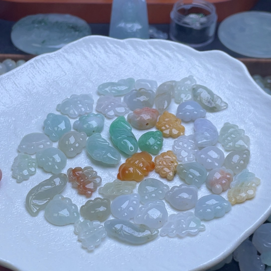 颈饰未镶嵌翡翠翡翠有瑕疵