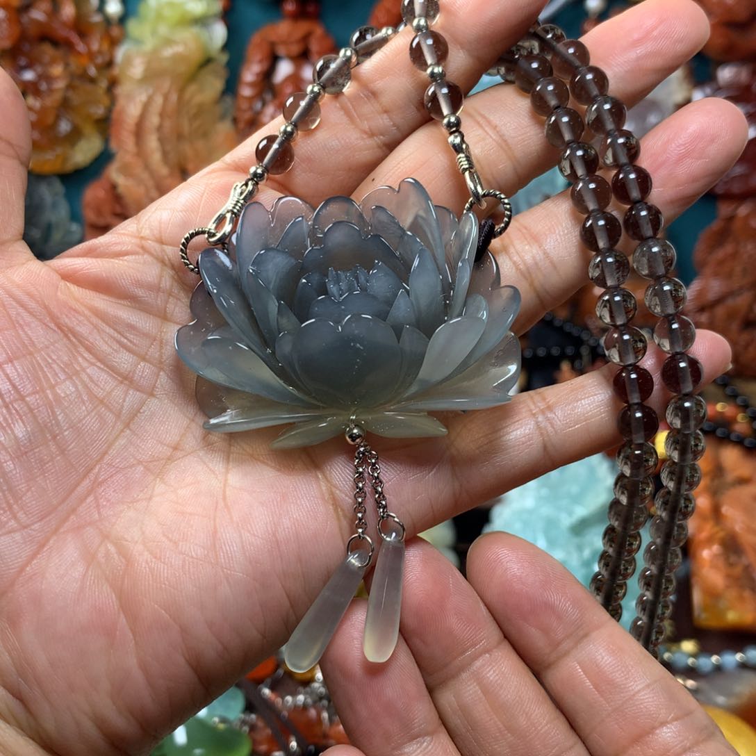 蛇纹石玉挂坠未镶嵌