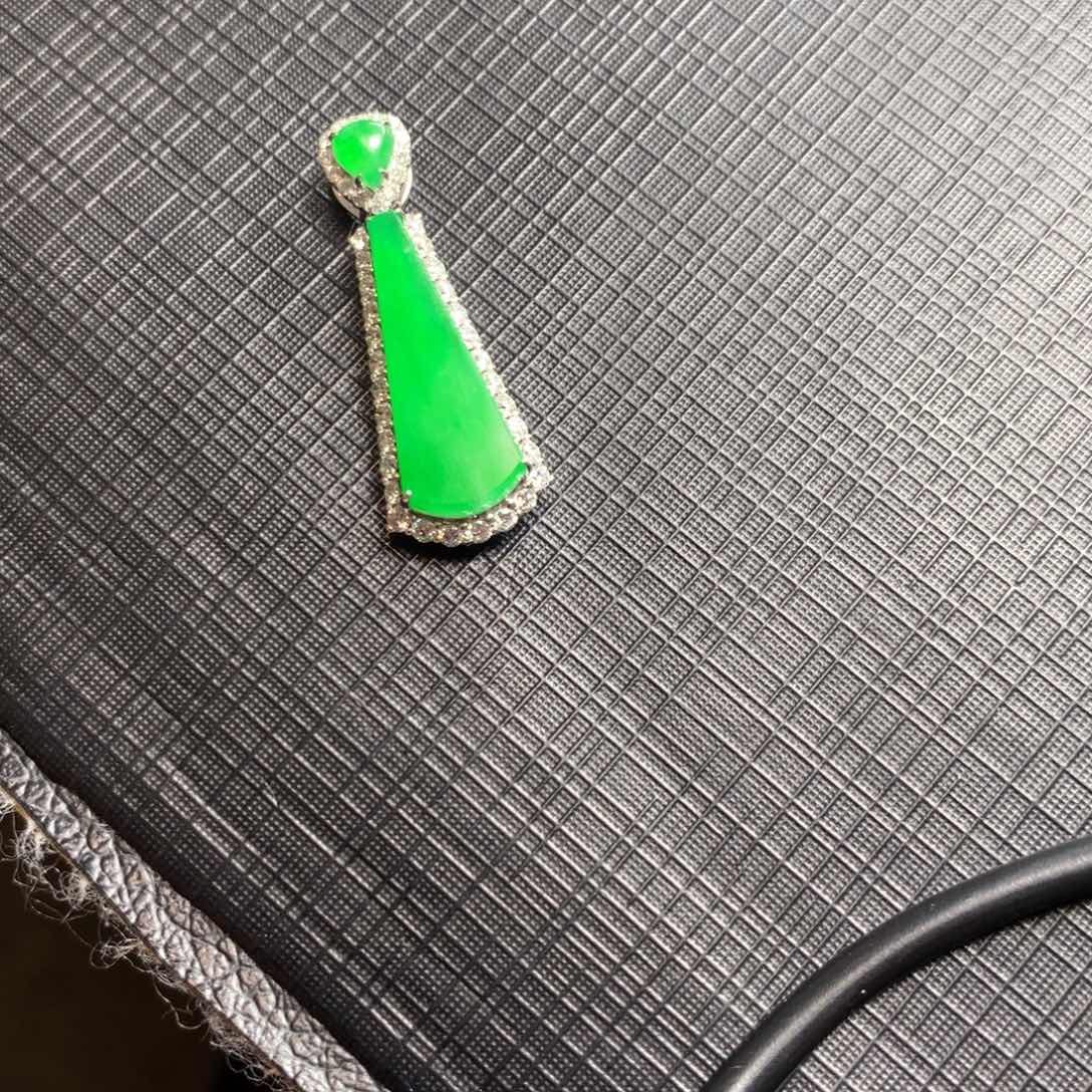 颈饰18K金镶嵌翡翠椰*翡翠