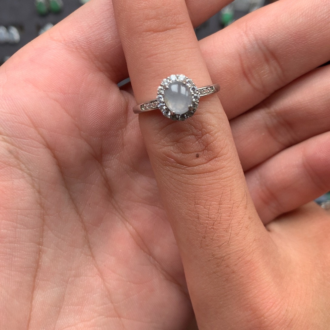 翡翠未镶嵌颈饰你是