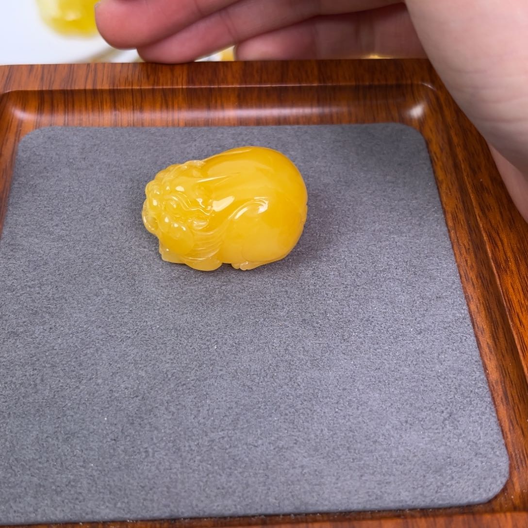 琥珀颈饰未镶嵌蜜蜡貔貅