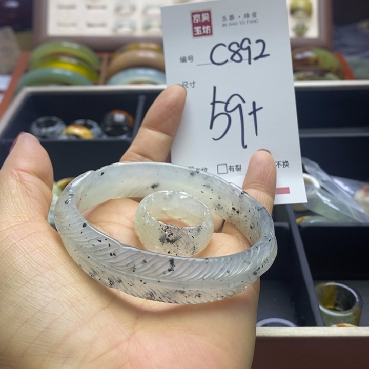 蛇纹石玉手镯未镶嵌