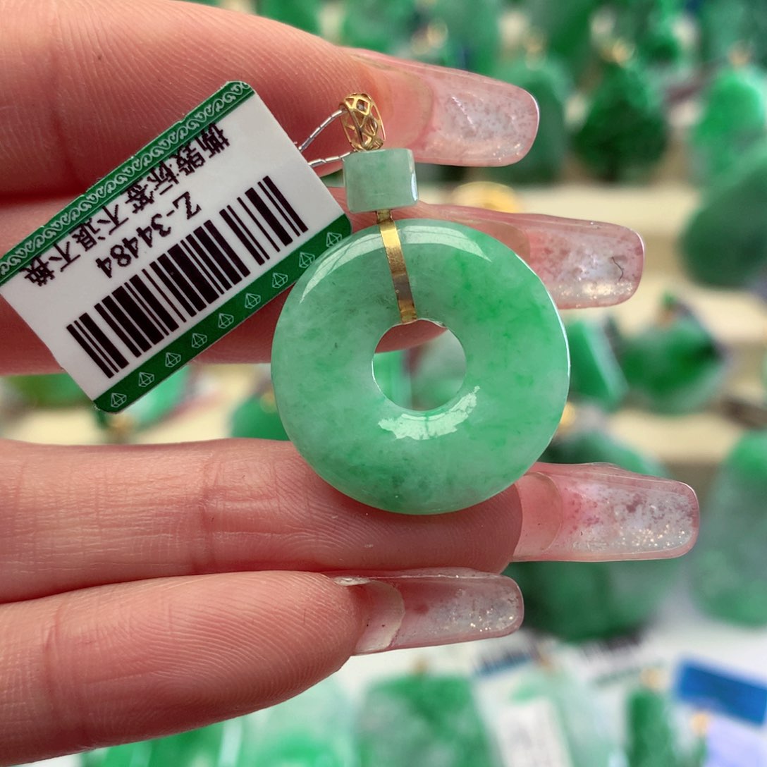 翡翠颈饰18K金镶嵌翡翠