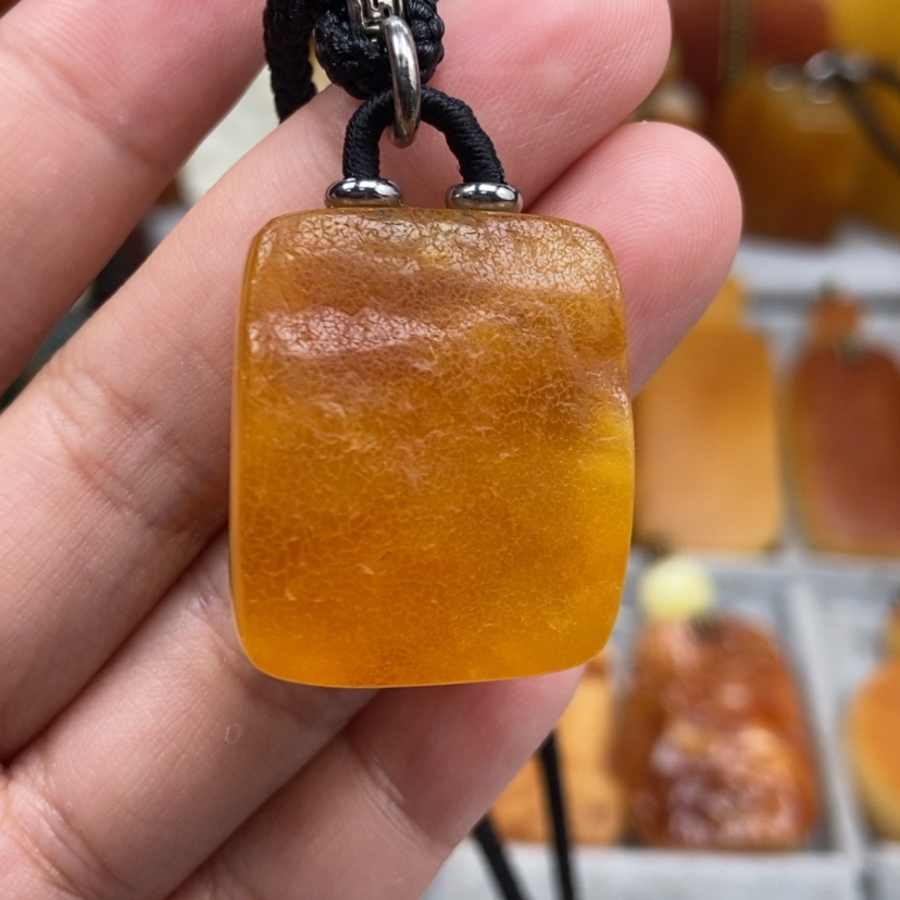【闪购商品】未镶嵌吊坠(赠链)琥珀